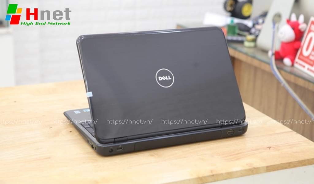 Thiết kế của Laptop Dell Inspiron N5010 i5